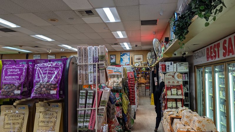 The Grocery Section That Turns A Lunch Run Into A Full Haul