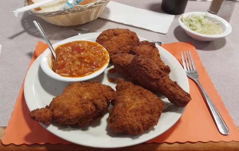 The Fried Chicken That Draws Crowds
