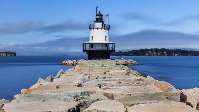 A Light Built To Tame A Tricky Ledge