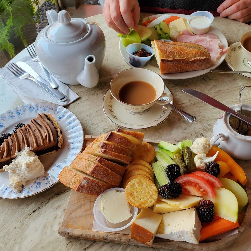 The Atmosphere That Makes You Want to Linger