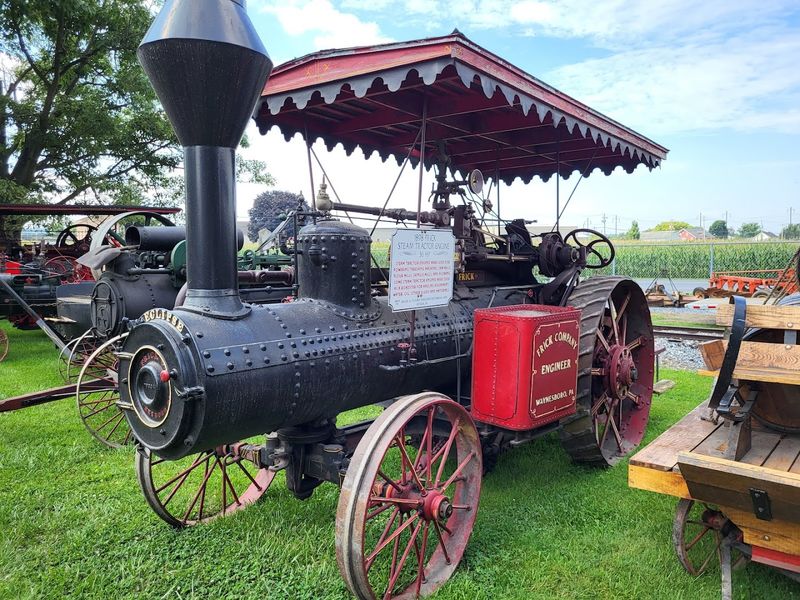 Steam Traction Engines That Actually Move