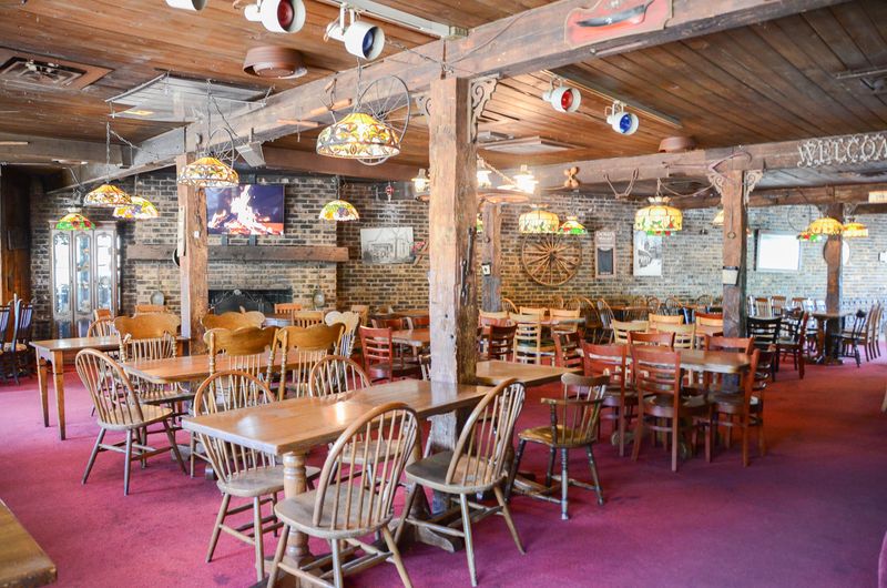 Decor, Ambiance, And Setting