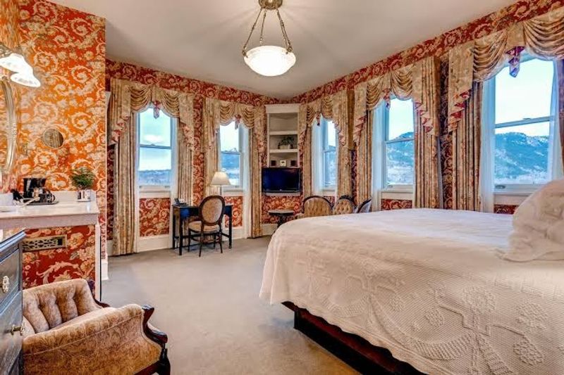 Victorian Rooms With a Modern Conscience