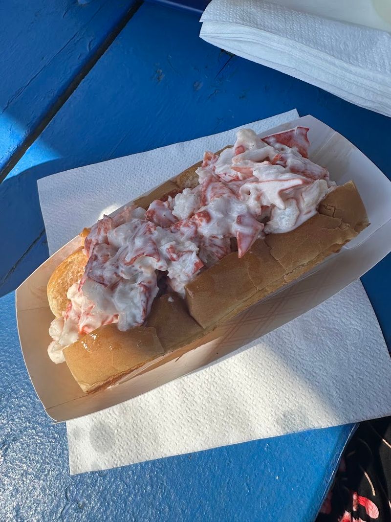 A Lobster Roll That Earns Its Reputation