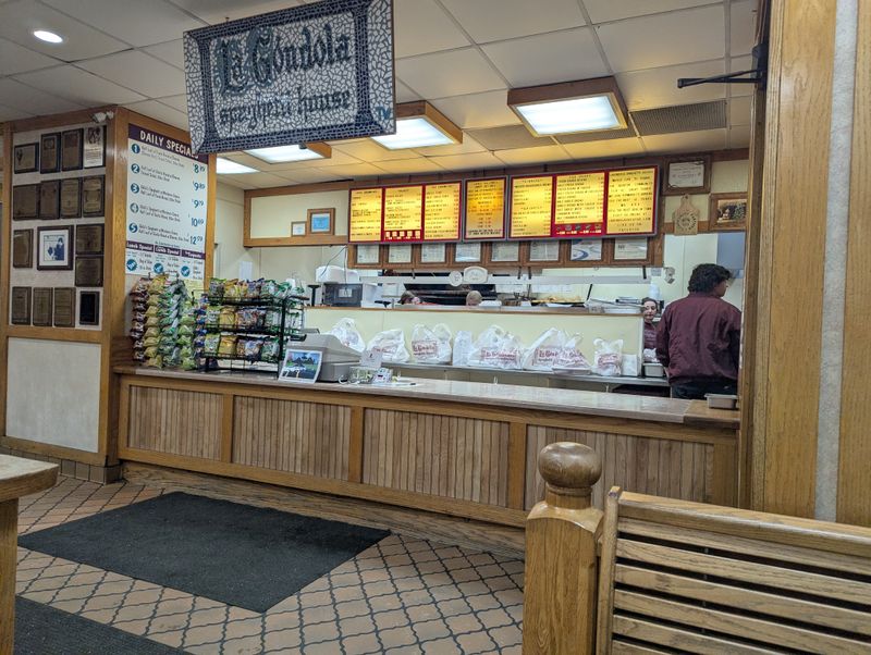 Decor, Ambiance, And That Cozy Counter Flow