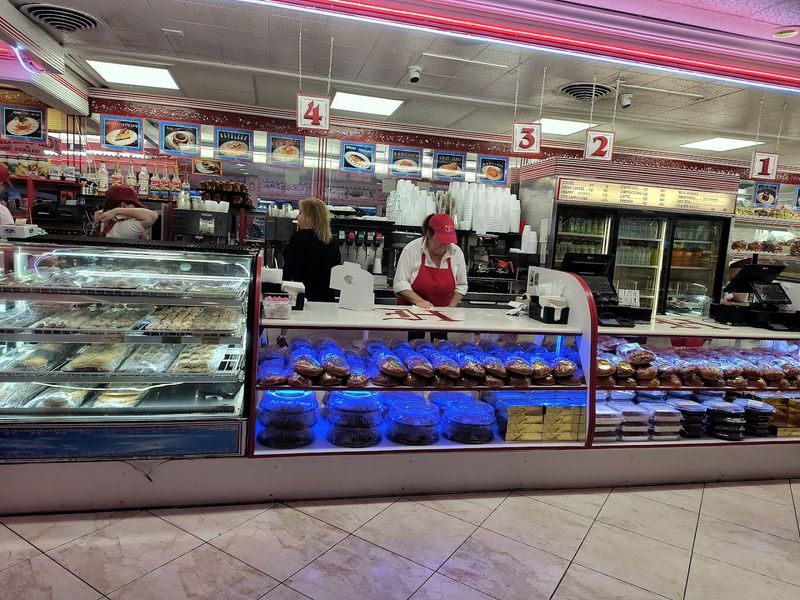 Operating Hours That Work For Tourists And Locals Alike