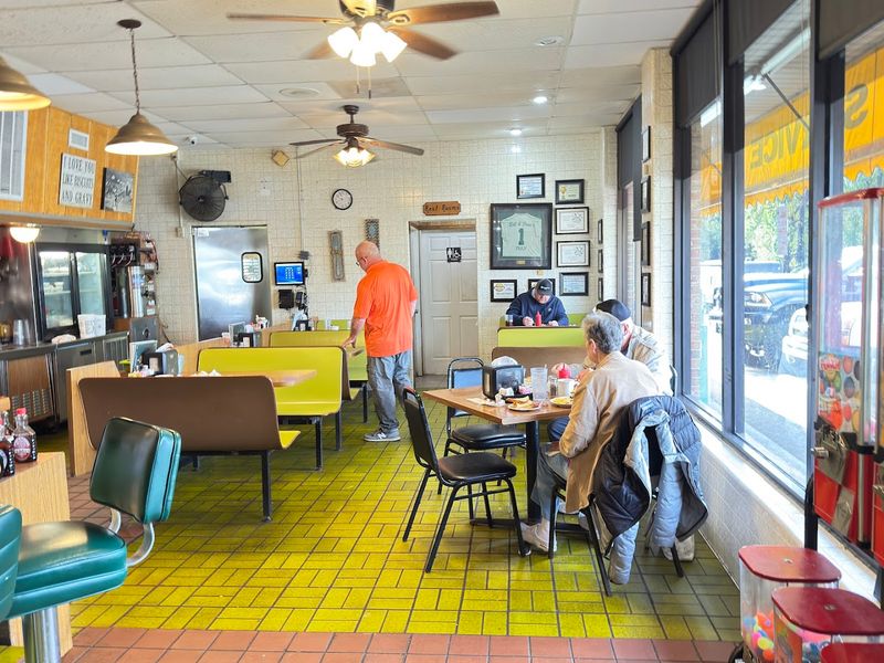 Operating Hours That Reward Early Risers