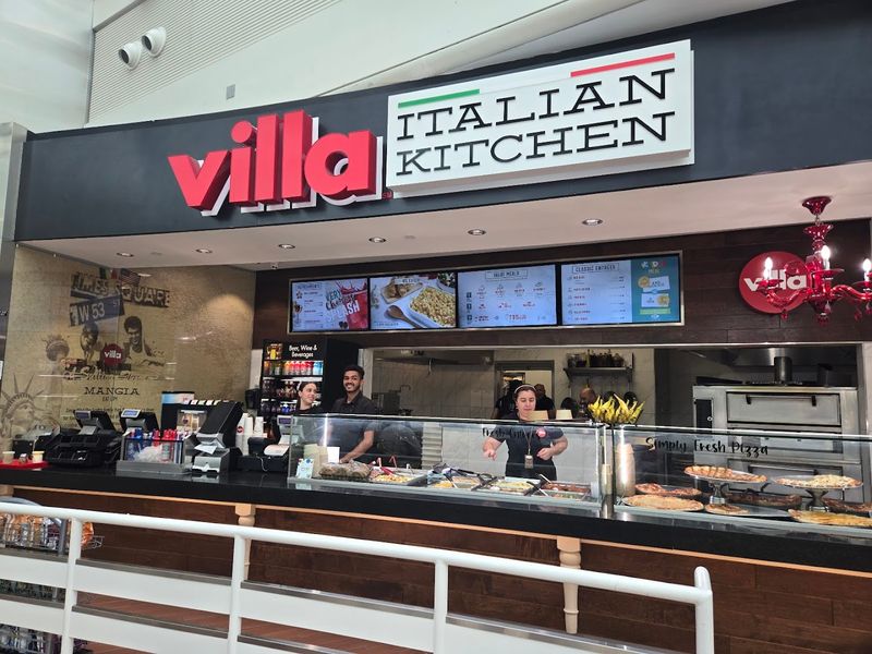 Hours That Put Every Other Airport Restaurant To Shame