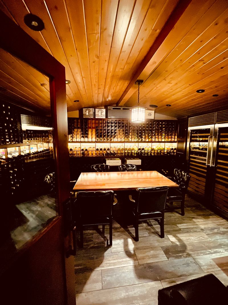 Operating Hours That Honor the Supper Club Tradition