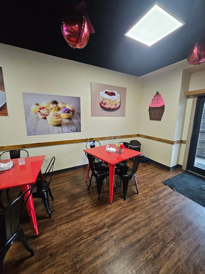 A Simple Space Where The Focus Stays On The Dessert