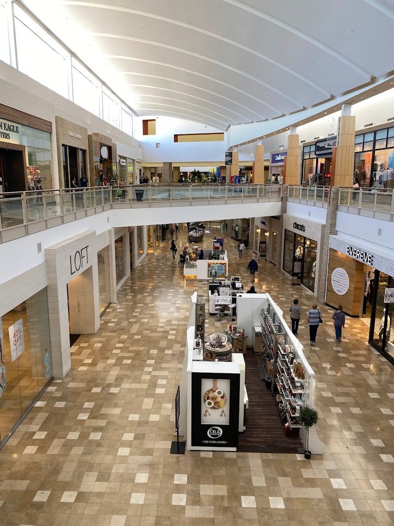 A Mall With Real Size And Serious Style