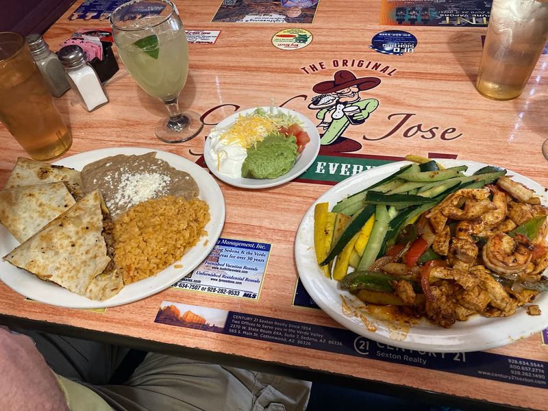 A Menu That Wanders From Fajitas to Meatloaf A Menu That Wanders From Fajitas to Meatloaf