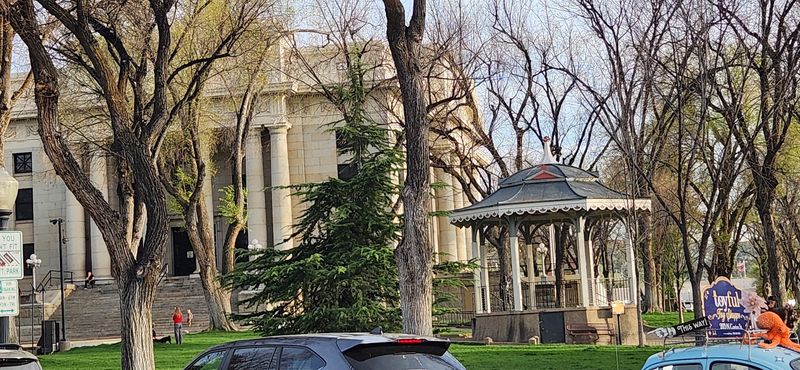 Historic Courthouse Plaza And The Vibrant Downtown Scene