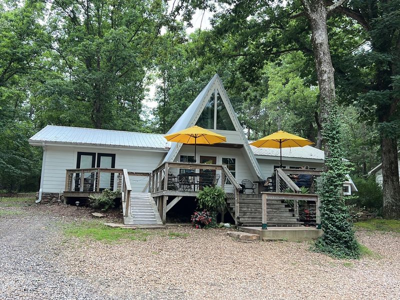 A Mountain Coffeehouse Sets The Scene
