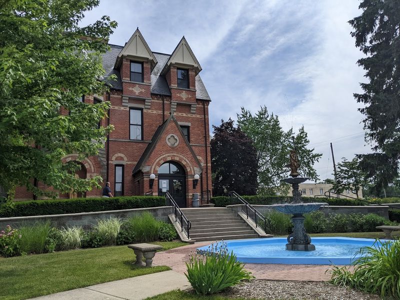 Victorian Bones On Center Avenue