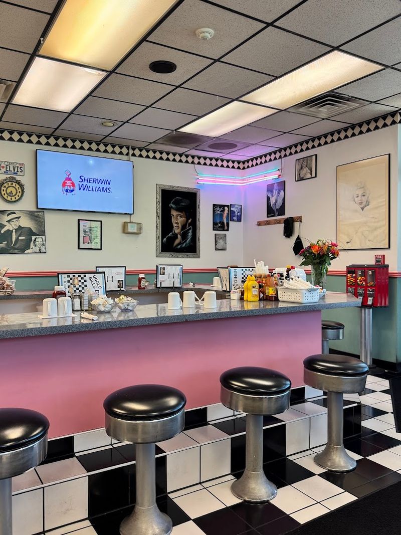 A True 1950s Diner Atmosphere
