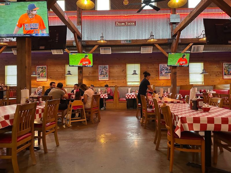 A No-Frills Interior With Old-School Charm