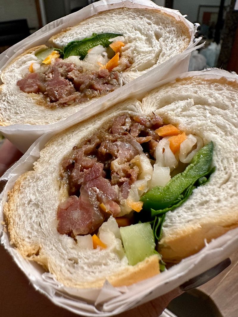 A North Side Bakery That Bakes Its Own Bread