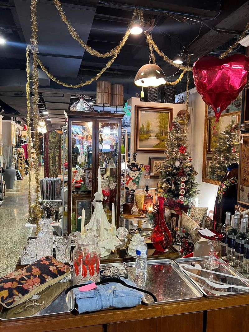 Treasure-Hunt Layout That Rewards Curiosity