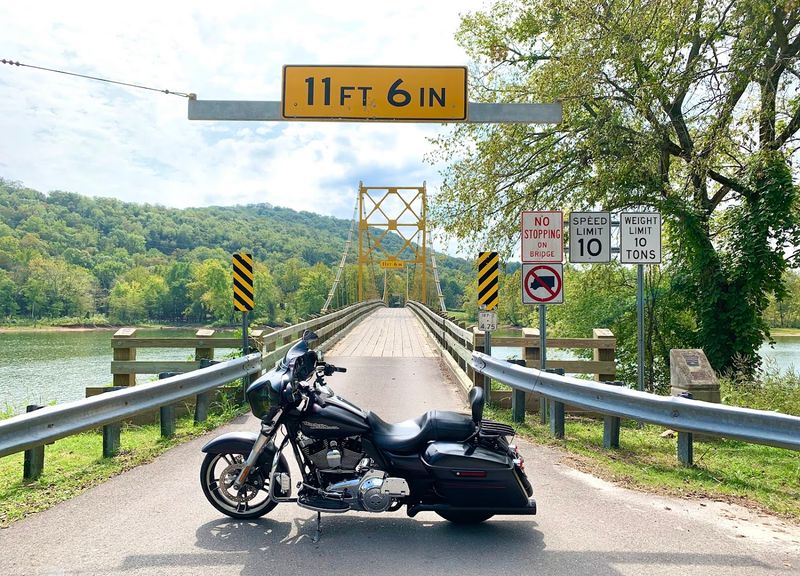 A One-Lane Crossing With Old-Soul Charm
