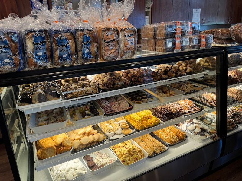 Gluten-Free Options, Vegan Flexibility, and a Menu That Moves With the Times