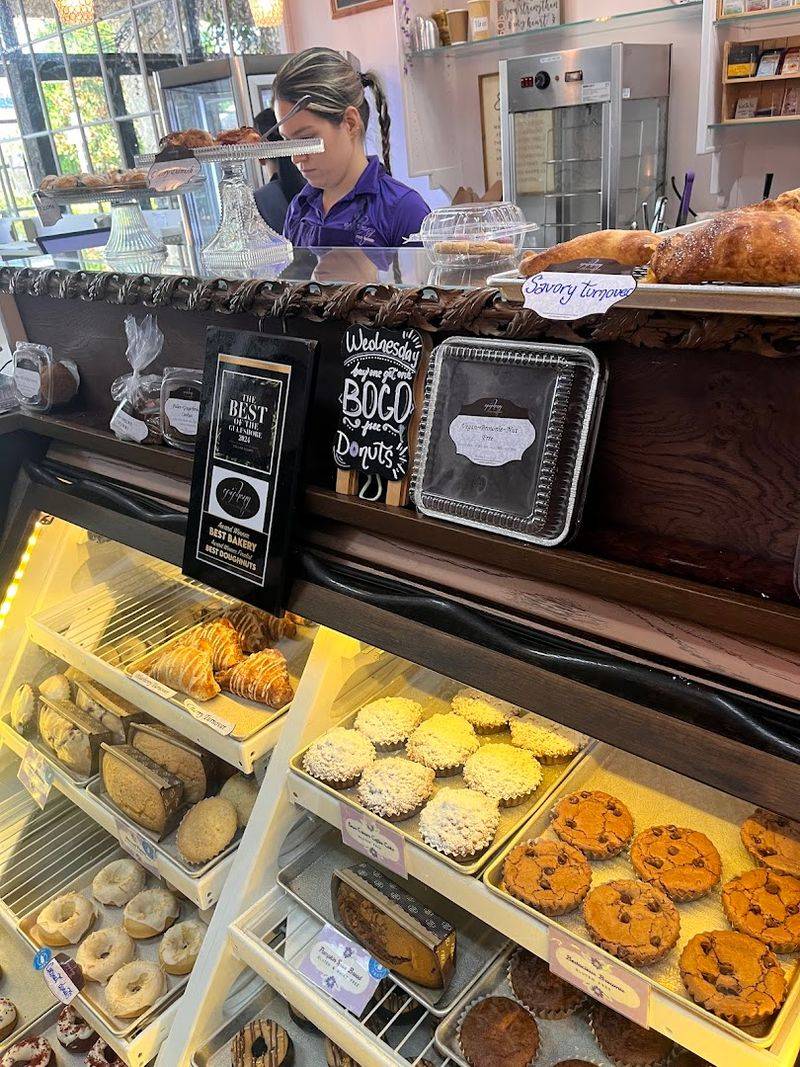 A Pastry And Baked Goods Menu That Genuinely Surprises First-Time Visitors
