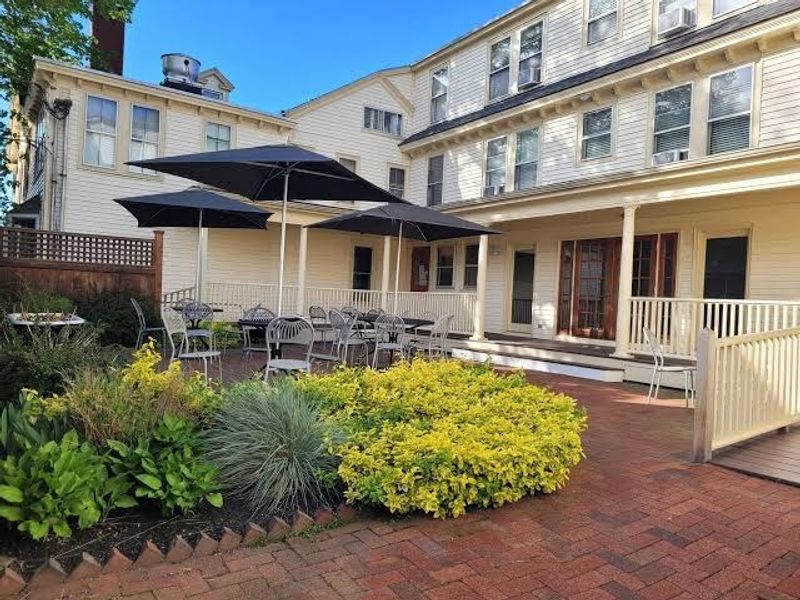 A Patio That Shines All Summer