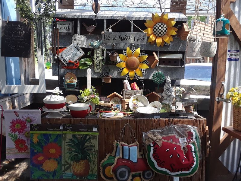 A Peaceful Market Wrapped In Fresh-Picked Color