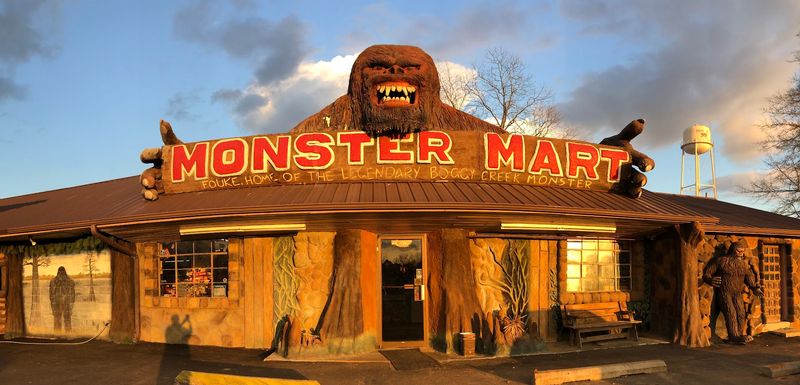 A Photo-Worthy Stop With Small-Town Mystery
