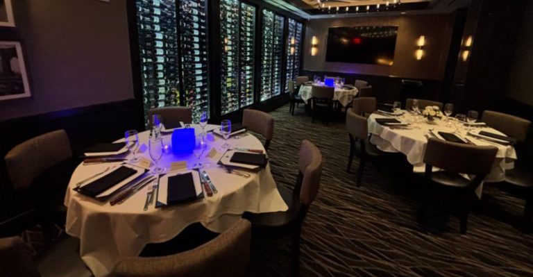 A Place In Arizona Where Perfectly Cooked Steaks And Live Piano Music Turn Dinner Into An Event