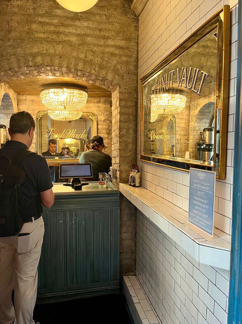 A Pocket-Sized Doughnut Counter In River North