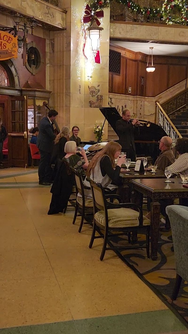 Live Music That Turns Dinner Into An Event