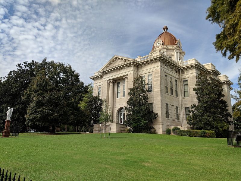 A Quarter Gets You Rolling In This Budget-Friendly Town A Quarter Gets You Rolling In This Budget-Friendly Town