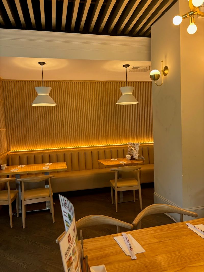 Decor, Ambiance, And Setting