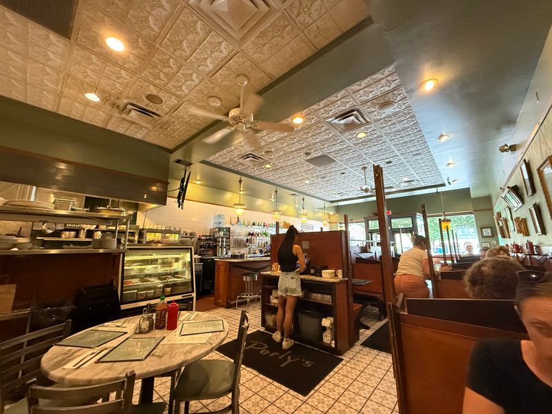 Decor, Ambiance, And Setting