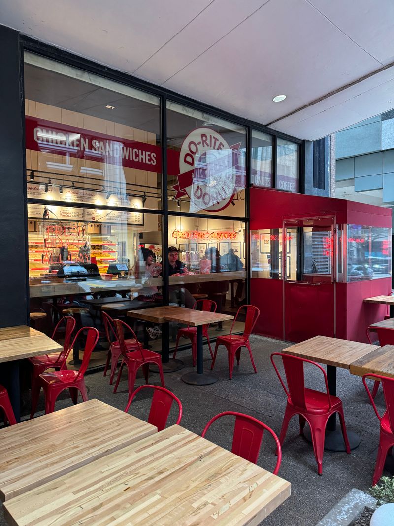 Decor, Layout, And Ambiance