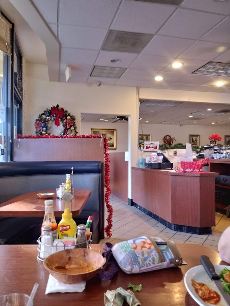 The Plate That Makes You Stay