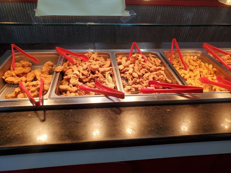 This Rustic Barn Serves A Buffet Locals Can't Get Enough Of