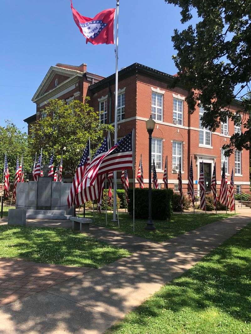 A Quiet Downtown With Historic Charm A Quiet Downtown With Historic Charm
