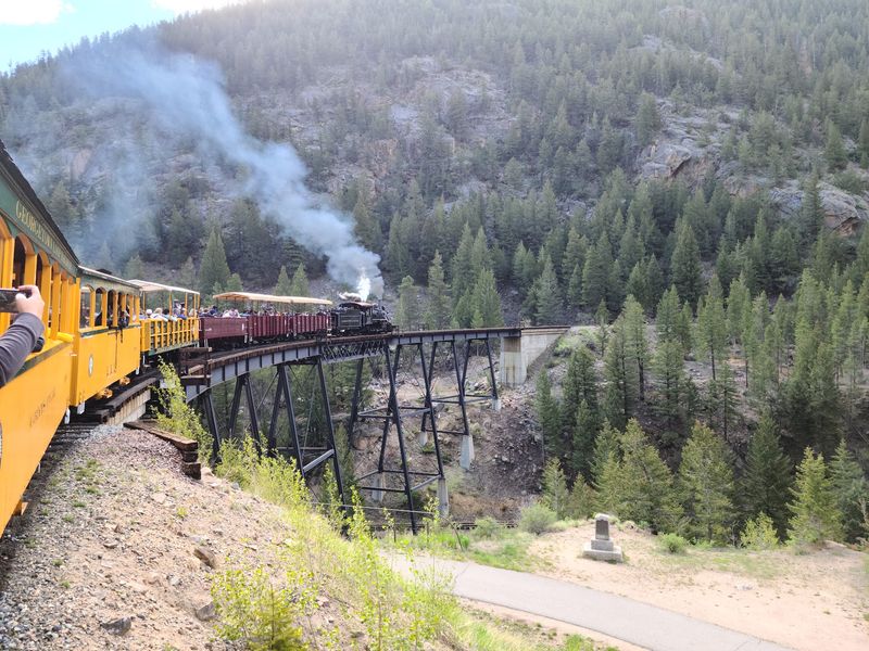 A Railroad Loop That Solves A Mountain Problem