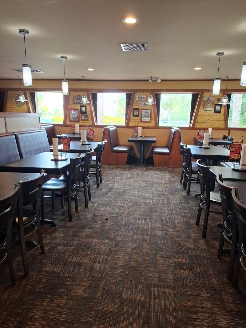 The Classic Dine-In Experience That Almost Disappeared