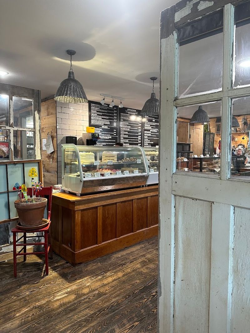 Weekend Crowds Drawn By Comfort And Simplicity