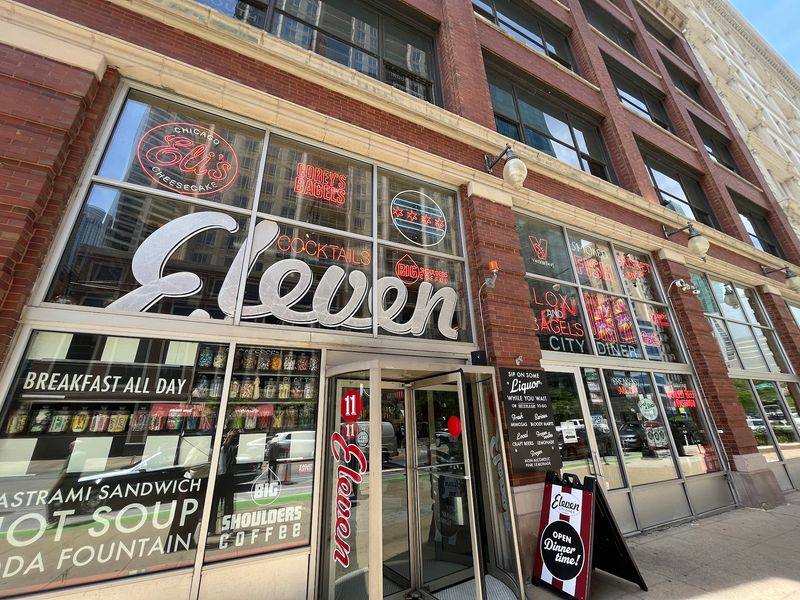 A Retro Deli-Diner On South Wabash Avenue A Retro Deli-Diner On South Wabash Avenue