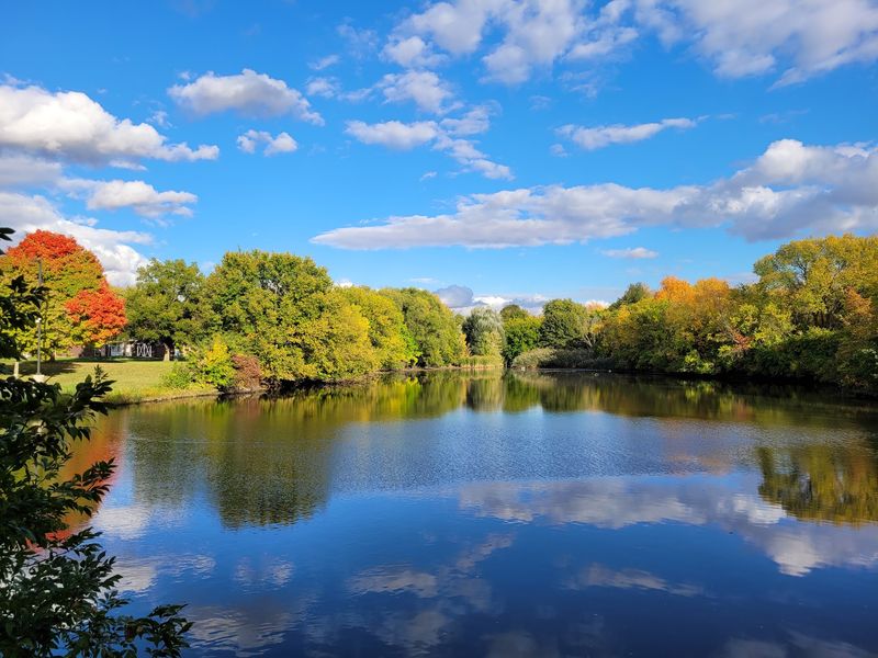 A Riverside Retreat in Bourbonnais A Riverside Retreat in Bourbonnais