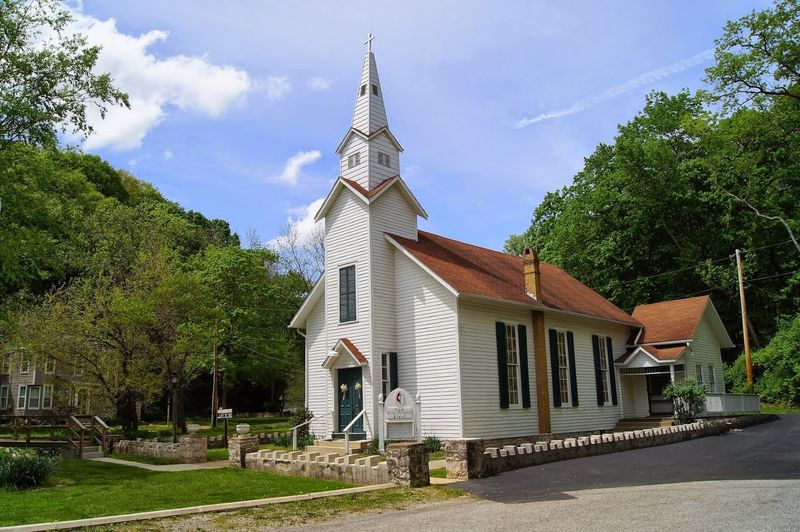 A Riverside Village In Jersey County