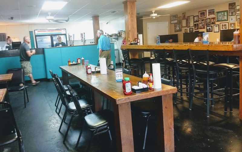 A Roadside Barbecue Stop With Local Pull