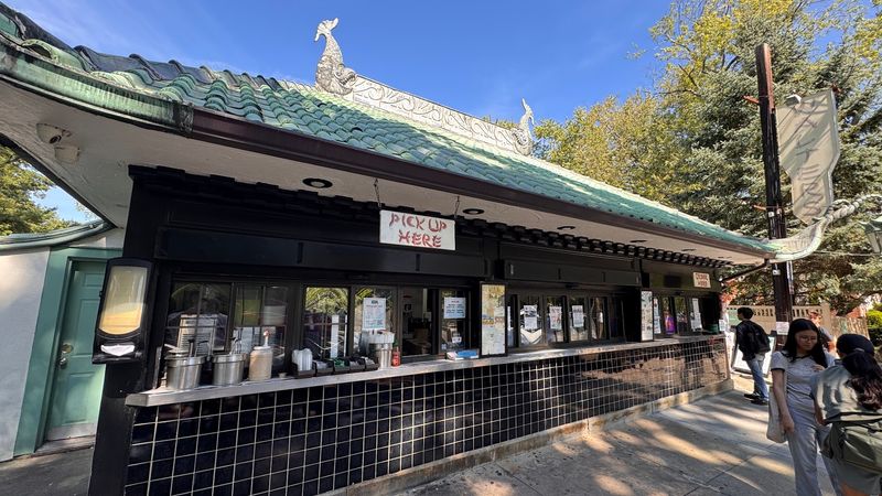 A Roadside Landmark You Can Eat Beside