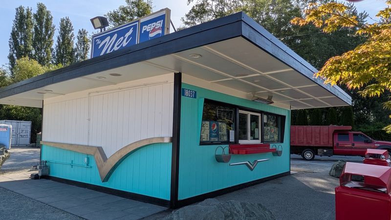 A Roadside Landmark in Mount Vernon