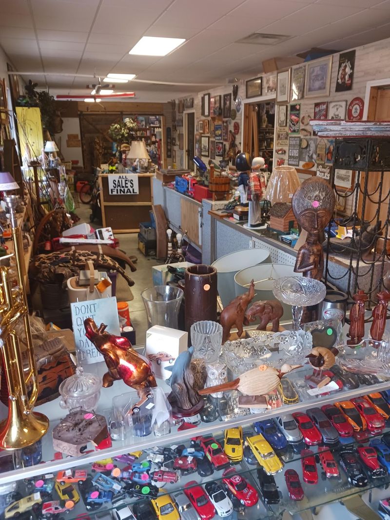 A Roof That Shelters Dozens Of Tiny Shops A Roof That Shelters Dozens Of Tiny Shops