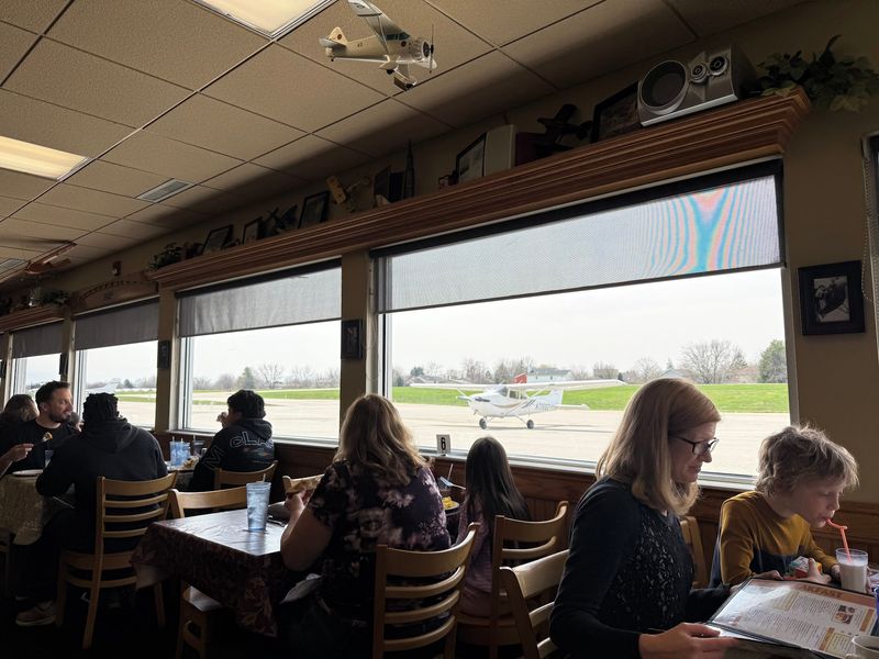 A Runway-Side Diner In Bolingbrook